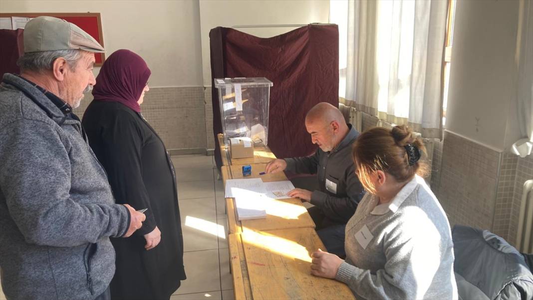 Konya’da sandıklar kuruldu, seçmenler oylarını kullandı 1